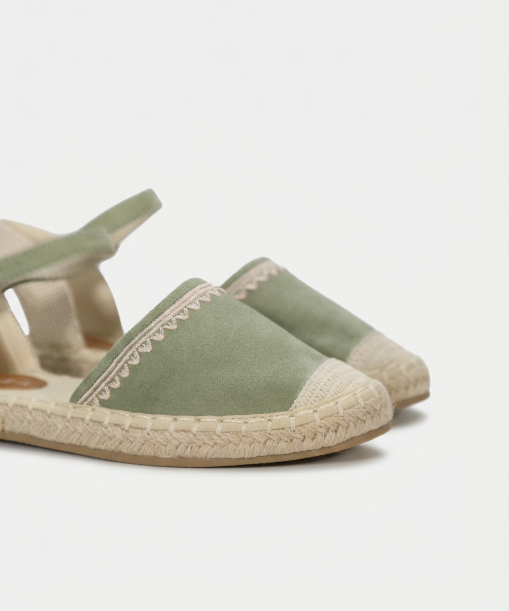 Alpargata plana bordada image number null